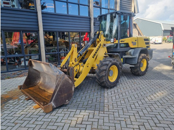 Kolesový nakladač YANMAR