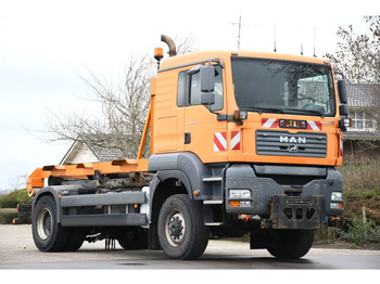 Hákový nosič kontajnerov MAN TGA 18.350