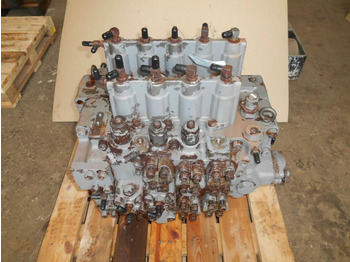 Hydraulický ventil HITACHI