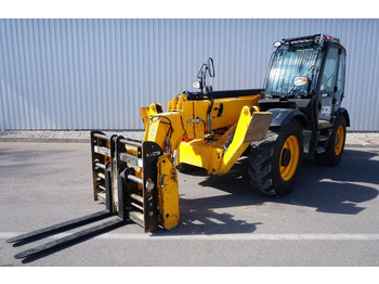 Teleskopický nakladač JCB