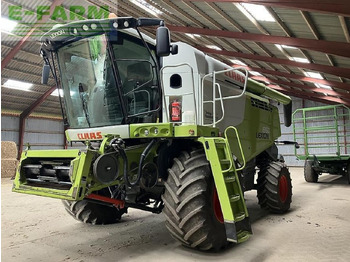 Obilný kombajn CLAAS Lexion 660