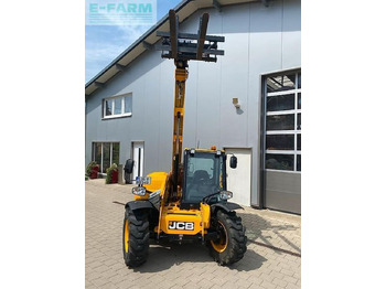 Teleskopický nakladač JCB