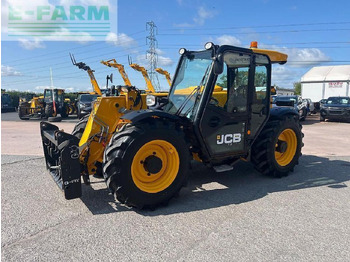 Teleskopický nakladač JCB
