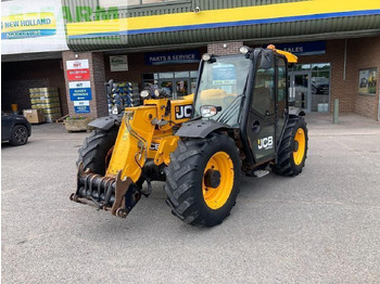 Teleskopický nakladač JCB