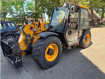 Teleskopický nakladač JCB