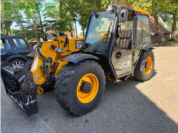 Teleskopický nakladač JCB