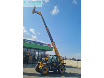 Teleskopický nakladač JCB