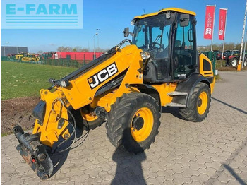 Teleskopický nakladač JCB