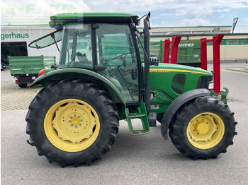Traktor John Deere 5820: obrázok 5