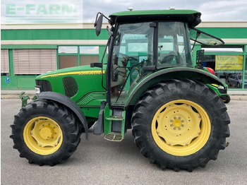 Traktor John Deere 5820: obrázok 2