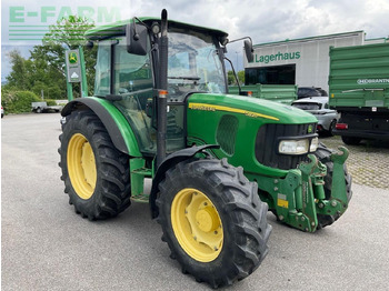 Traktor John Deere 5820: obrázok 4