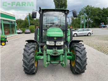 Traktor John Deere 5820: obrázok 3