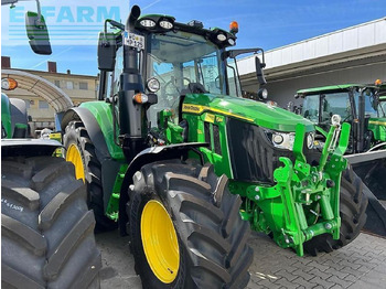 Traktor JOHN DEERE