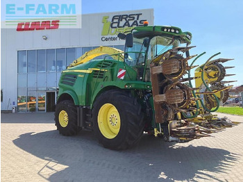 Samohybná rezačka JOHN DEERE 8300