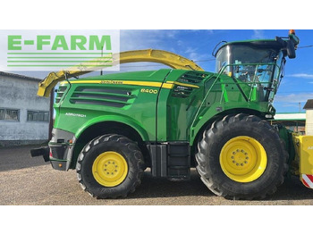 Samohybná rezačka JOHN DEERE 8400