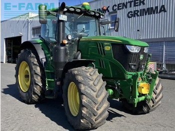 Traktor JOHN DEERE