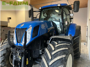 Traktor NEW HOLLAND T7.220