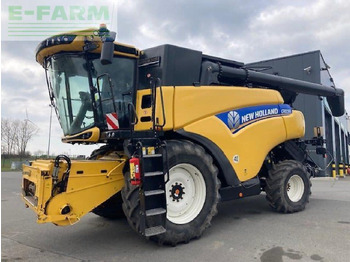 Obilný kombajn NEW HOLLAND CR series