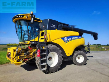 Obilný kombajn NEW HOLLAND CR series