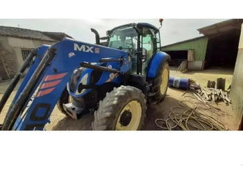 Traktor NEW HOLLAND T5