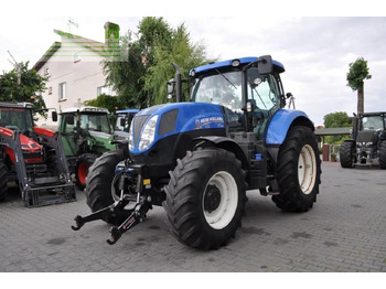 Traktor NEW HOLLAND T7.200