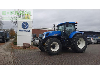 Traktor NEW HOLLAND T7.220