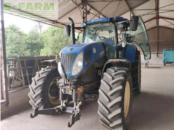 Traktor NEW HOLLAND T7.220