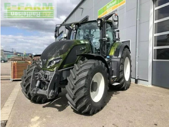 Traktor VALTRA