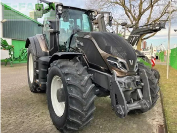 Traktor VALTRA