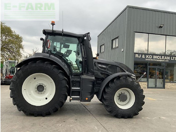 Traktor VALTRA