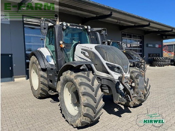 Traktor VALTRA T214