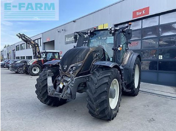 Traktor VALTRA T214
