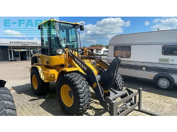 Mini rýpadlo VOLVO L30