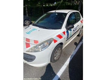 Automobil