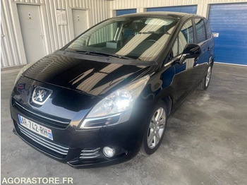 Automobil