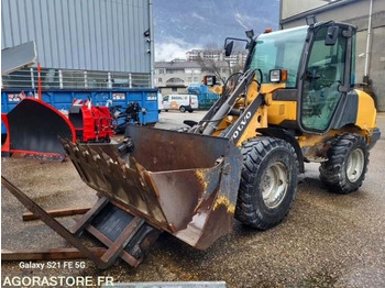 Nakladač VOLVO L25B