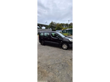 Automobil PEUGEOT