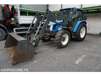 Traktor NEW HOLLAND