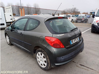 Automobil PEUGEOT