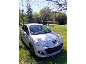 Automobil PEUGEOT