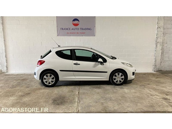 Automobil PEUGEOT