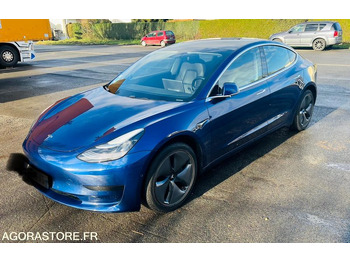 Automobil TESLA