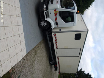 Nákladné auto RENAULT