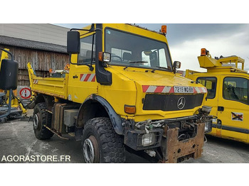 Nákladné auto UNIMOG