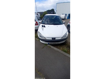 Automobil PEUGEOT