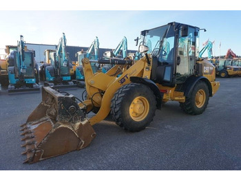 Kolesový nakladač CATERPILLAR 906M