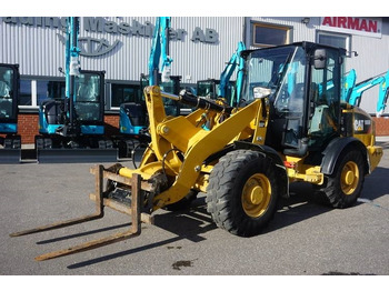 Kolesový nakladač CATERPILLAR 906M