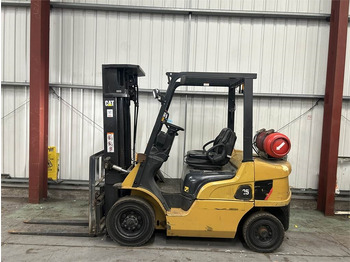 Plynový vysokozdvižný vozík CATERPILLAR GP