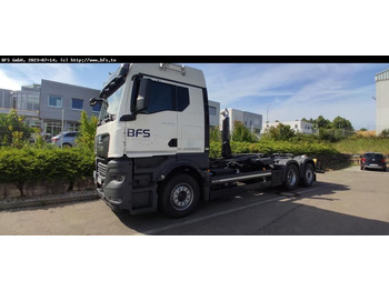 Hákový nosič kontajnerov MAN TGX 26.510