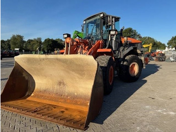 Kolesový nakladač Hitachi ZW 180: obrázok 2